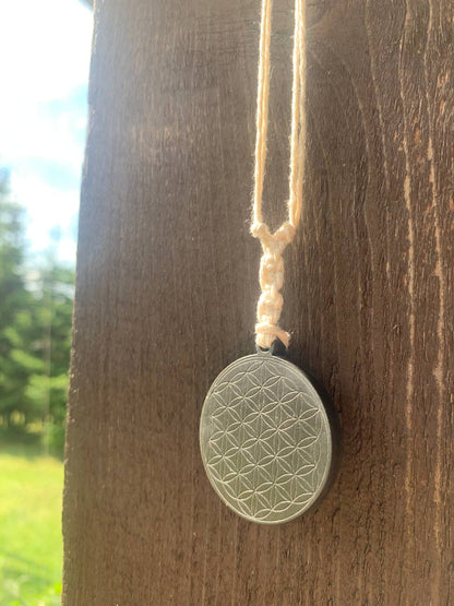 Paramagnētiskais Bazalta amulets - Dzīvības zieds