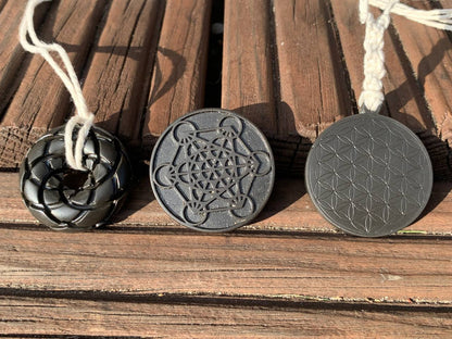 Paramagnētiskais Bazalta amulets - Dzīvības zieds