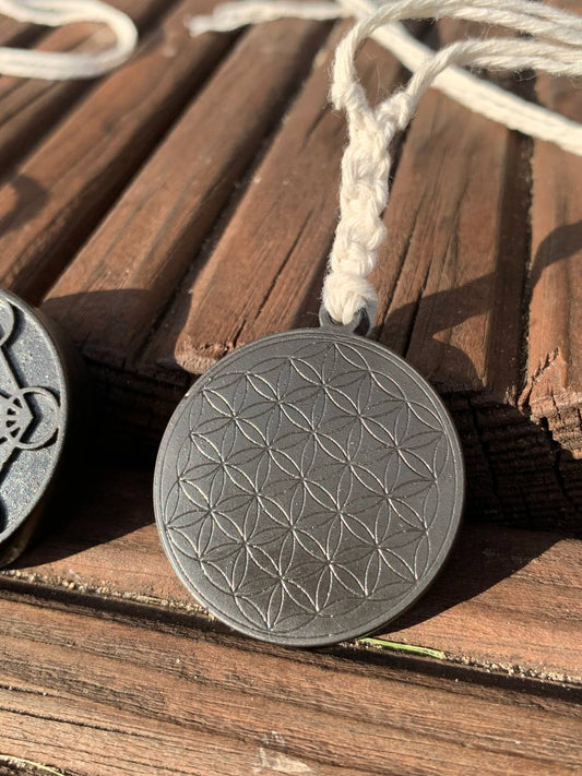 Paramagnētiskais Bazalta amulets - Dzīvības zieds