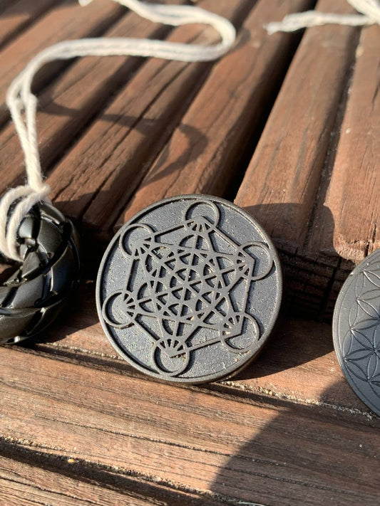 Paramagnētiskais Bazalta kabatas talismans - Metatrona kubs