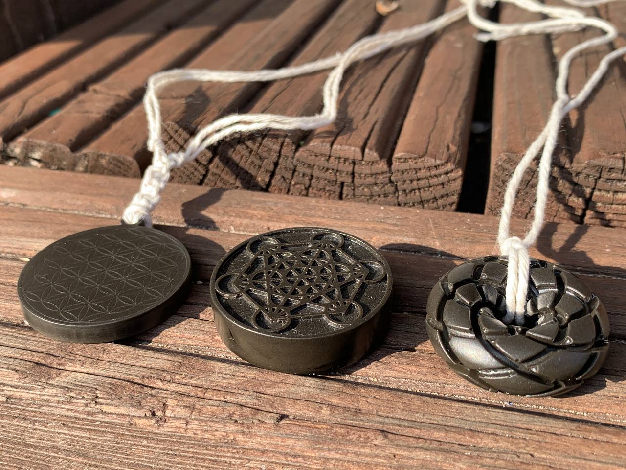 Paramagnētiskais Bazalta amulets - Dzīvības zieds