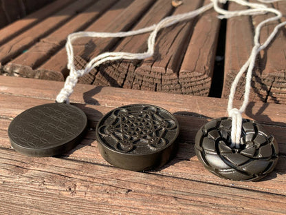 Paramagnētiskais Bazalta amulets - Dzīvības zieds