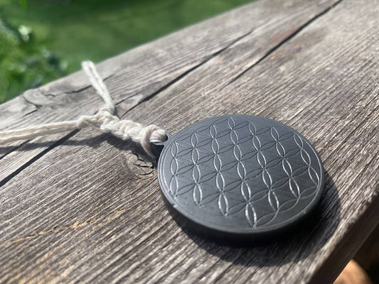 Paramagnētiskais Bazalta amulets - DZĪVĪBAS ZIEDS (Harmonijas kods)